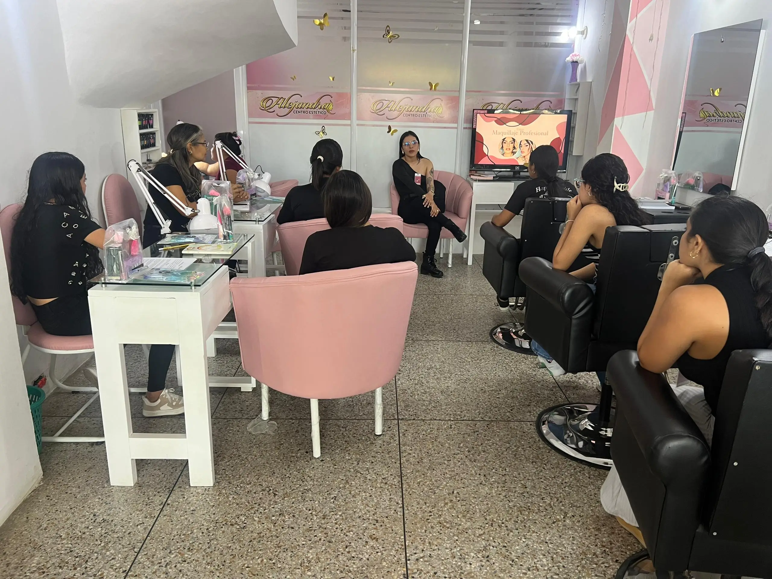 Clases de Alejandra Academia